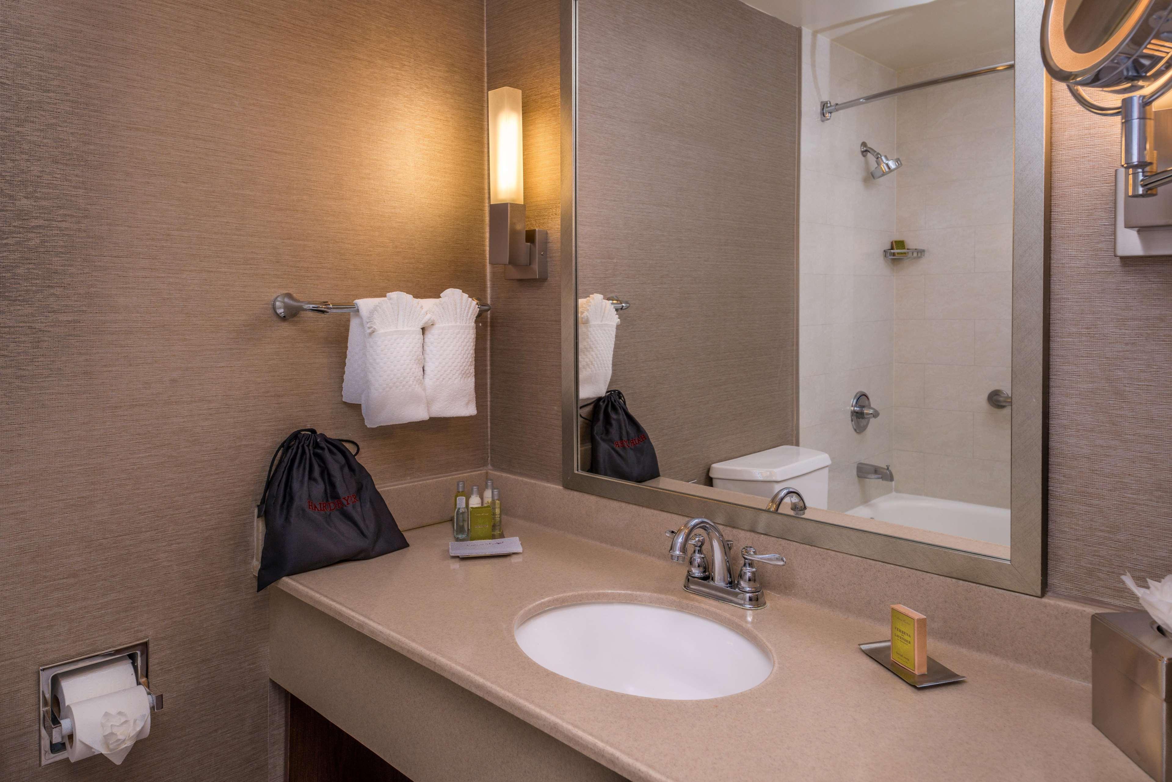 Doubletree By Hilton Whittier Otel Oda fotoğraf
